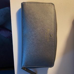 Kate spade wallet - used like NEW